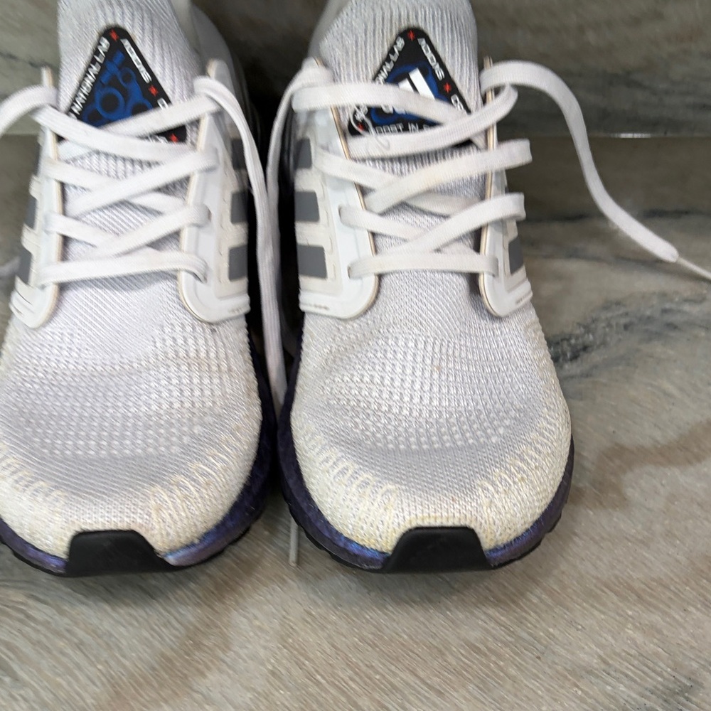 Men's White Knit Sneakers with Navy Accent